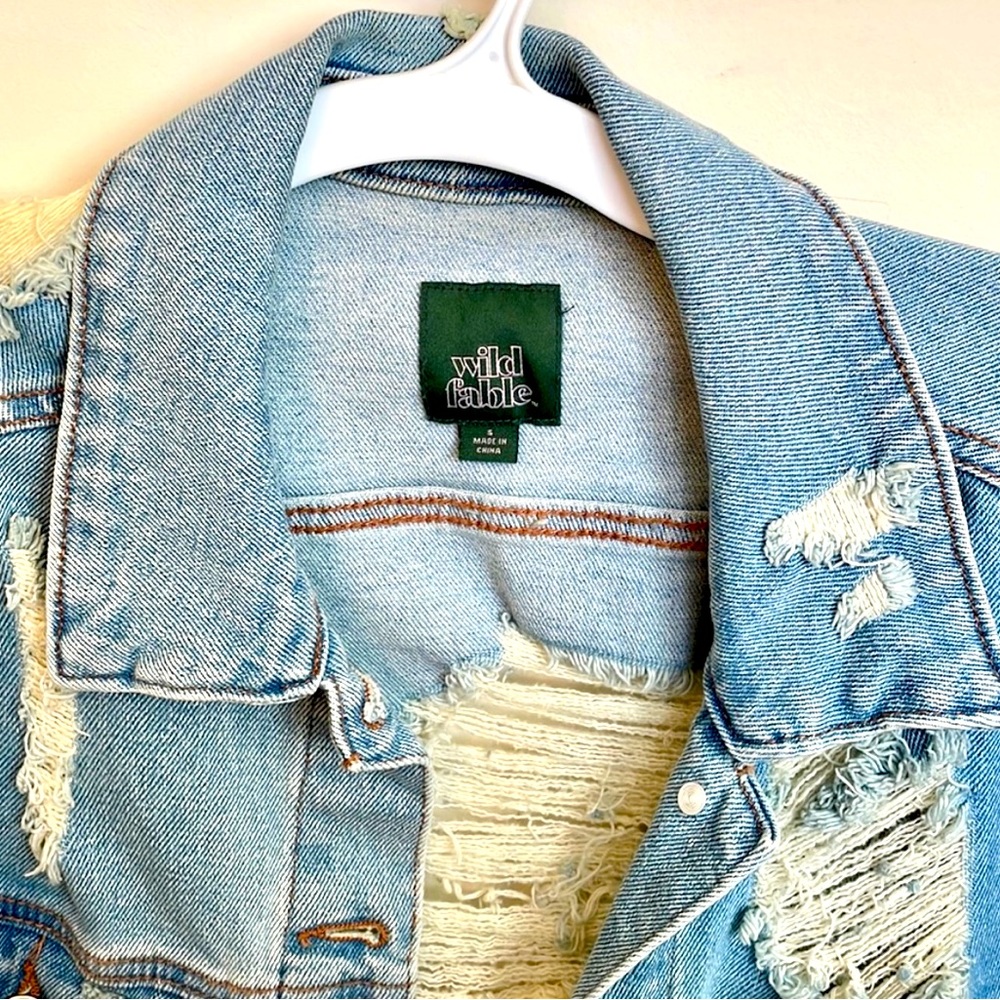 Women’s Wild Fable Distressed Jean Jacket Small